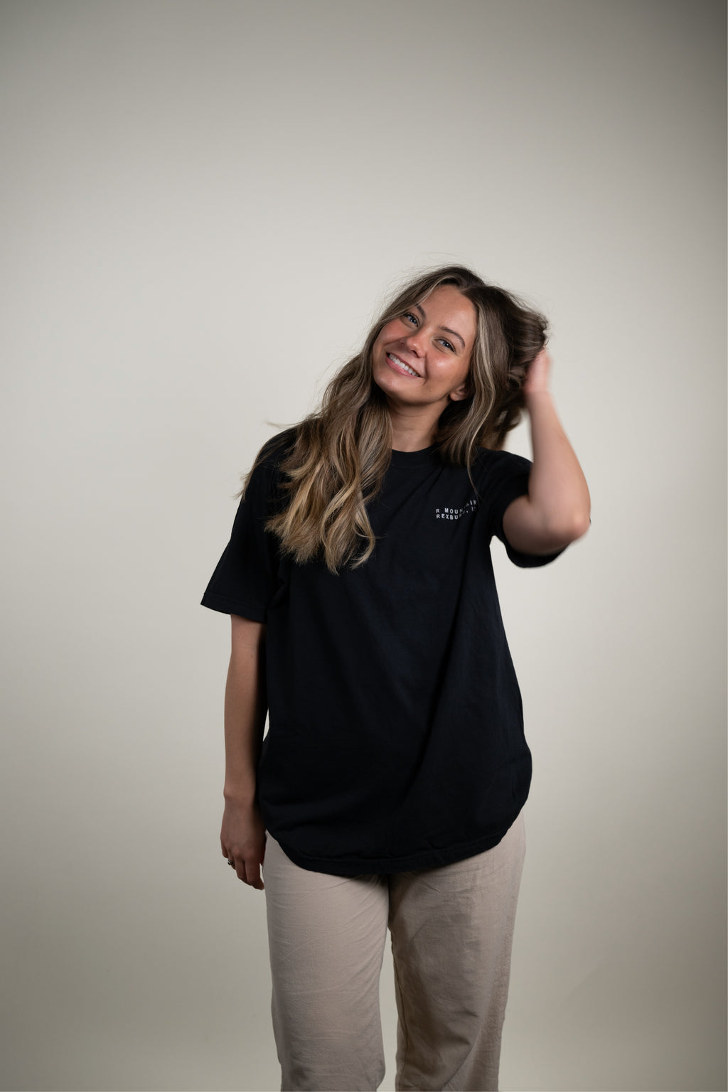 R Mountain TEE (Black)